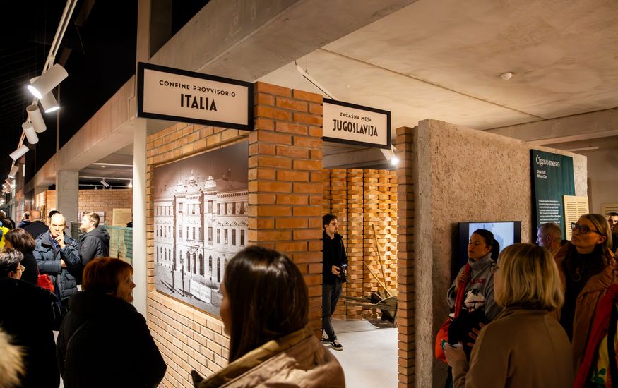 Fotografija z razstave Mesto na meji.