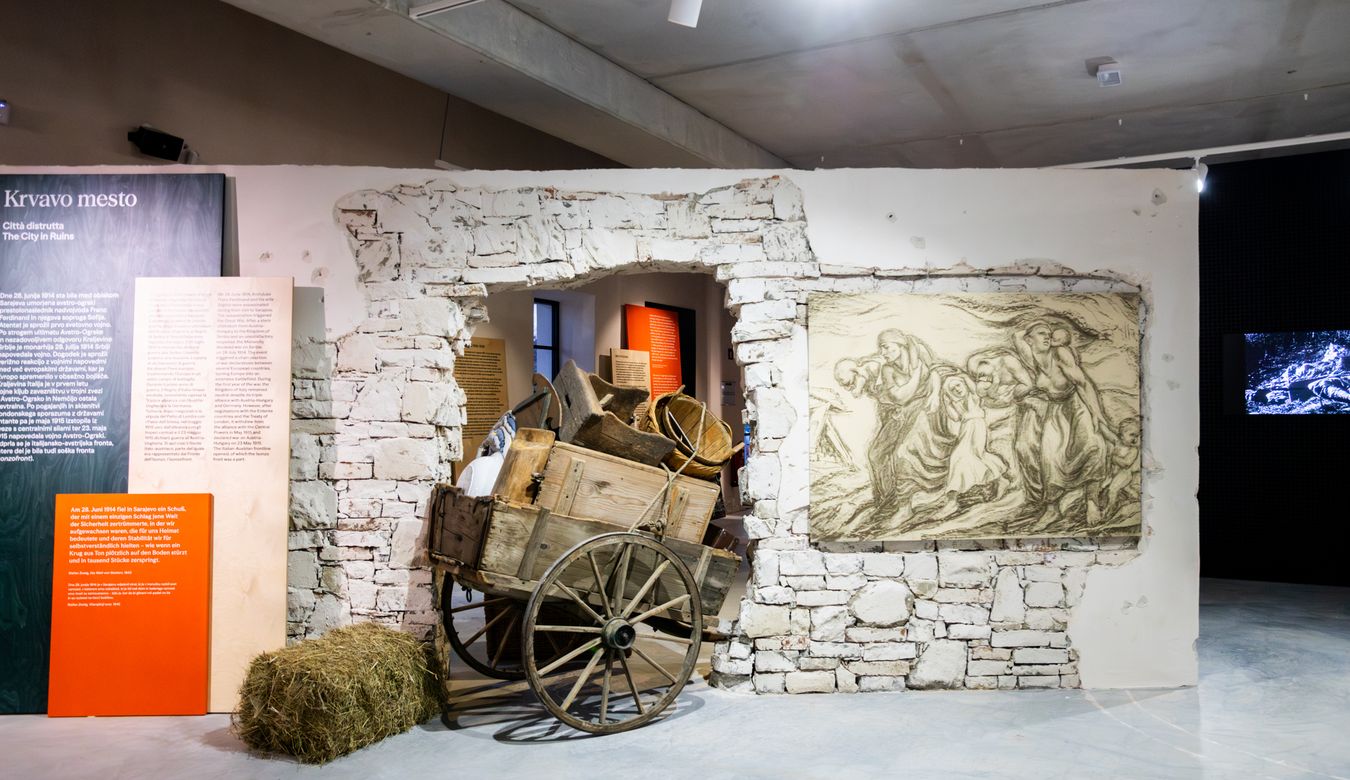 Fotografija z razstave Mesto na meji.