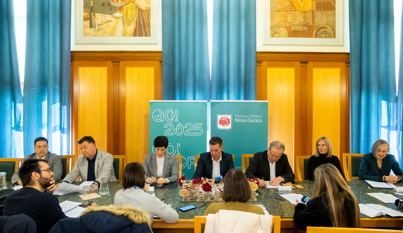 Govorniki na novinarski konferenci o \"Leto posvečamo gospodarstvu\"