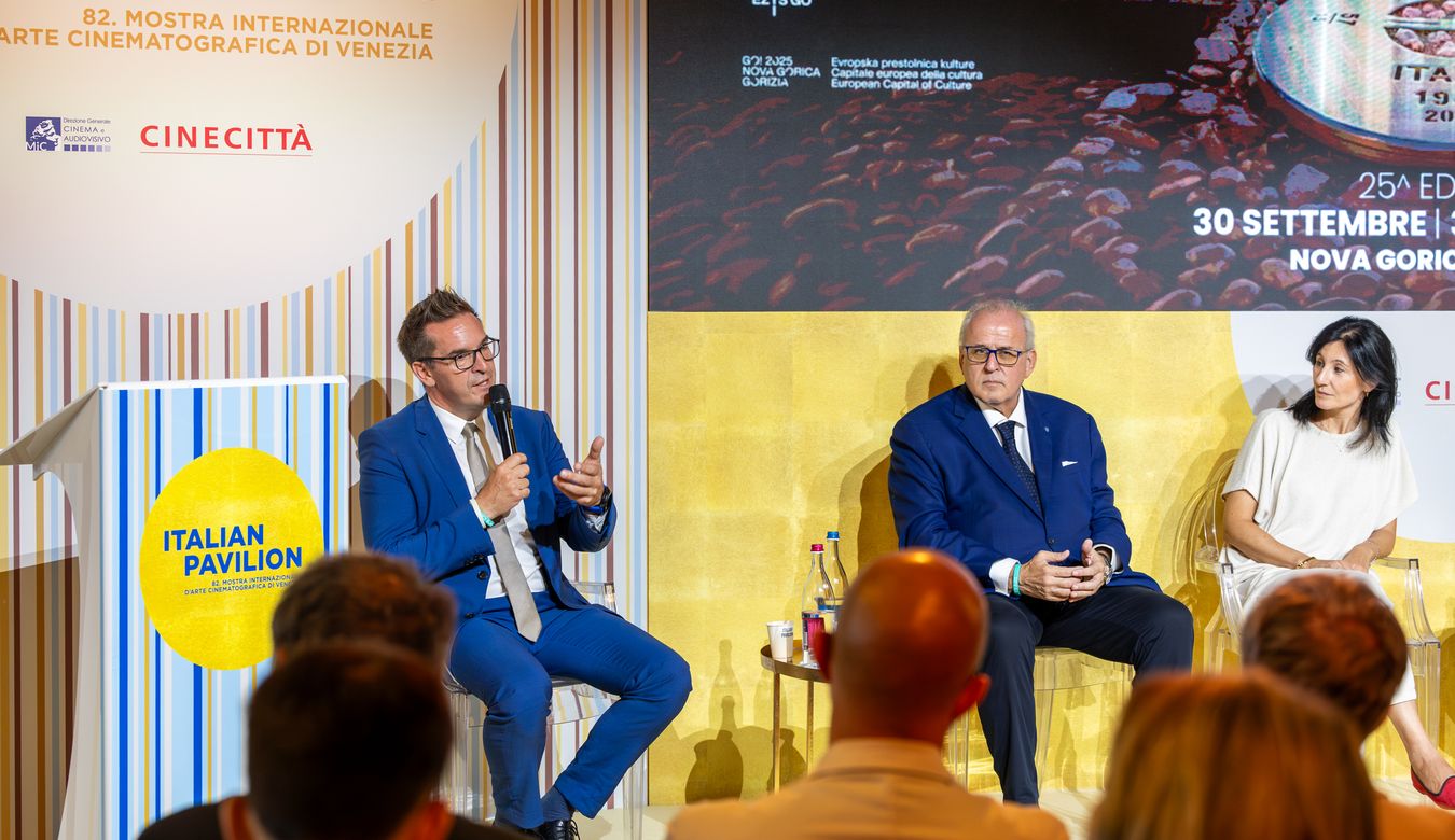 Župan Mestne občine Nova Gorica Samo Turel kot govornik na novinarski konferenci predstavitve tradicionalnega srečanja italijanskih filmskih distributerjev in ustvarjalcev z naslovom »Incontri del Cinema d\&#039;Essai«
