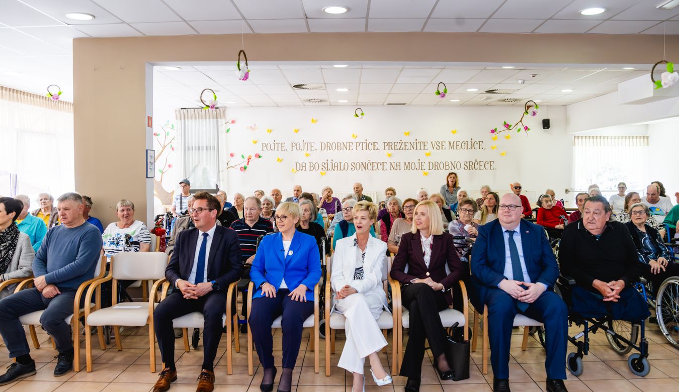 Predsednica Republike Slovenije dr. Nataša Pirc Musar med obiskom v Domu upokojencev Nova Gorica