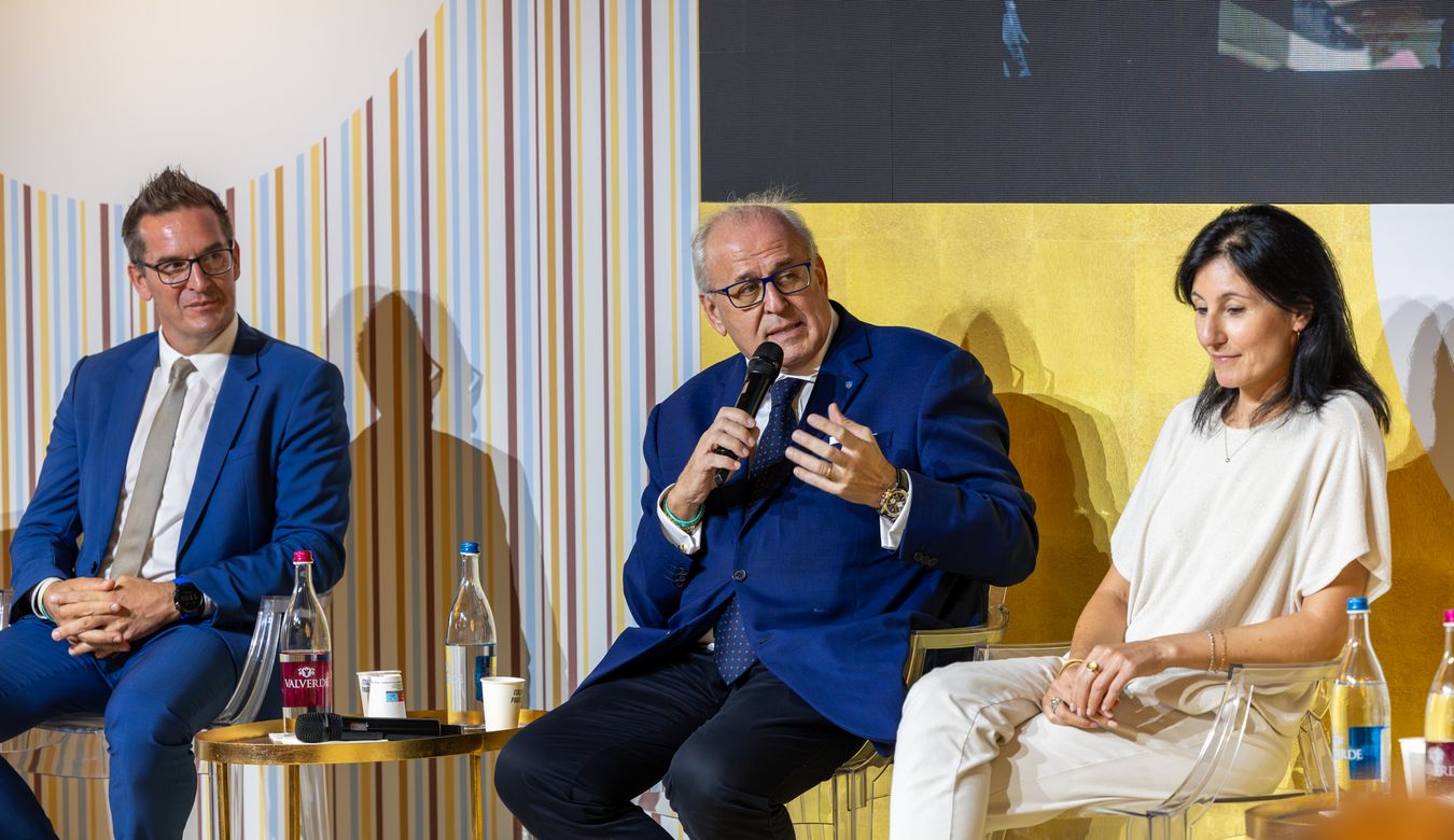 Župan Občine Gorica Rodolfo Ziberna kot govornik na novinarski konferenci predstavitve tradicionalnega srečanja italijanskih filmskih distributerjev in ustvarjalcev z naslovom »Incontri del Cinema d\&#039;Essai«