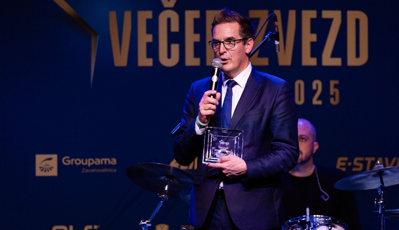 Župan Mestne občine Nova Gorica Samo Turel ob prejemu nagrade na Večeru zvezd 2025.