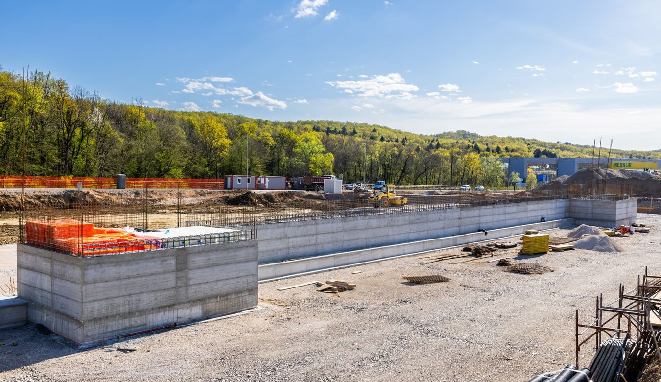 Fotografija z gradbišča v Poslovno-ekonomski coni Nova Gorica (PEC)
