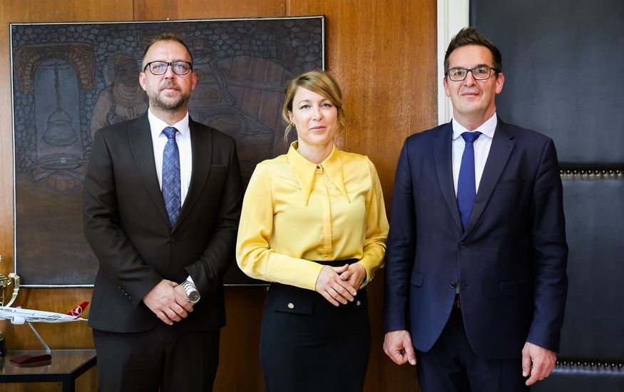 Župan Mestne občine Nova Gorica Samo Turel, Direktorica zavoda GO! 2025 mag. Mija Lorbek in minister za kulturo in turizem Severne Makedonije Zoran Ljutkov