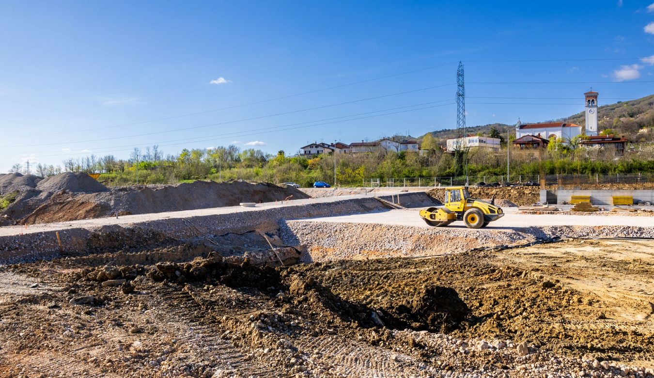 Fotografija z gradbišča v Poslovno-ekonomski coni Nova Gorica (PEC)