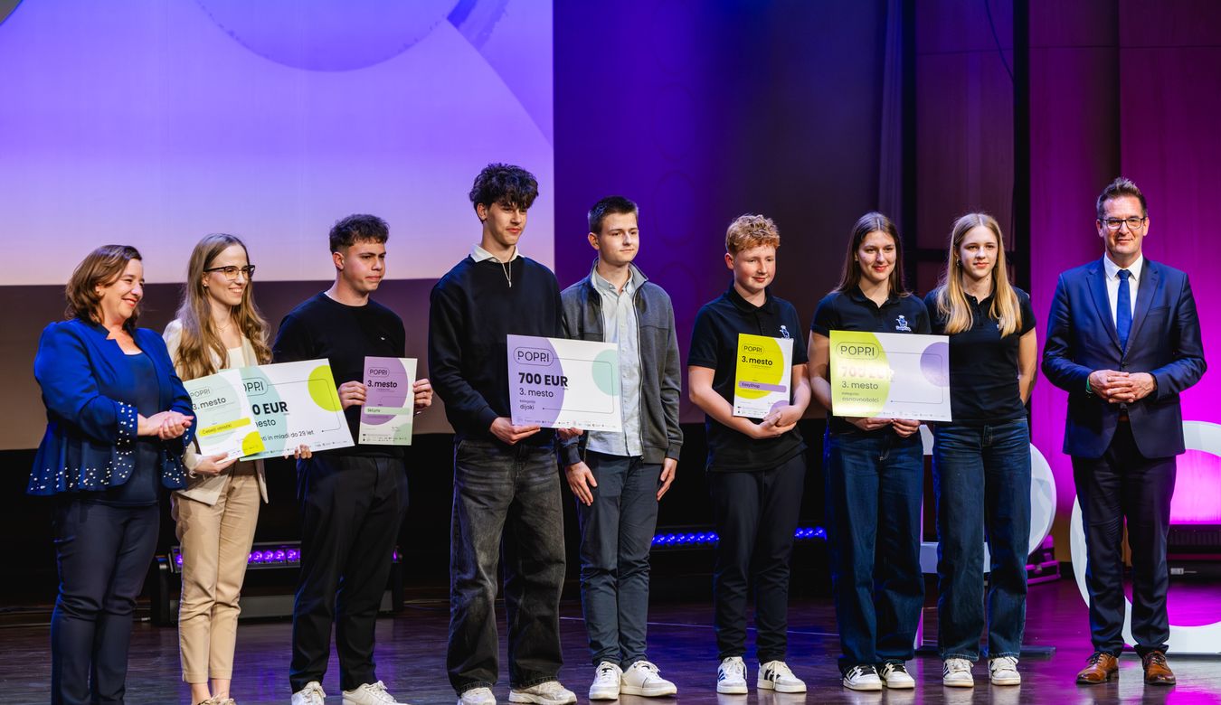 Župan Mestne občine Nova Gorica Samo Turel s prejemniki brona na POPRI 2026