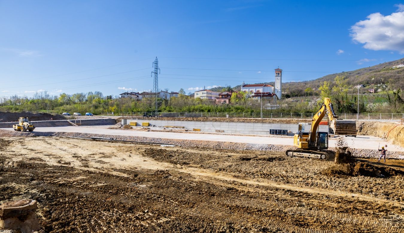 Fotografija z gradbišča v Poslovno-ekonomski coni Nova Gorica (PEC)