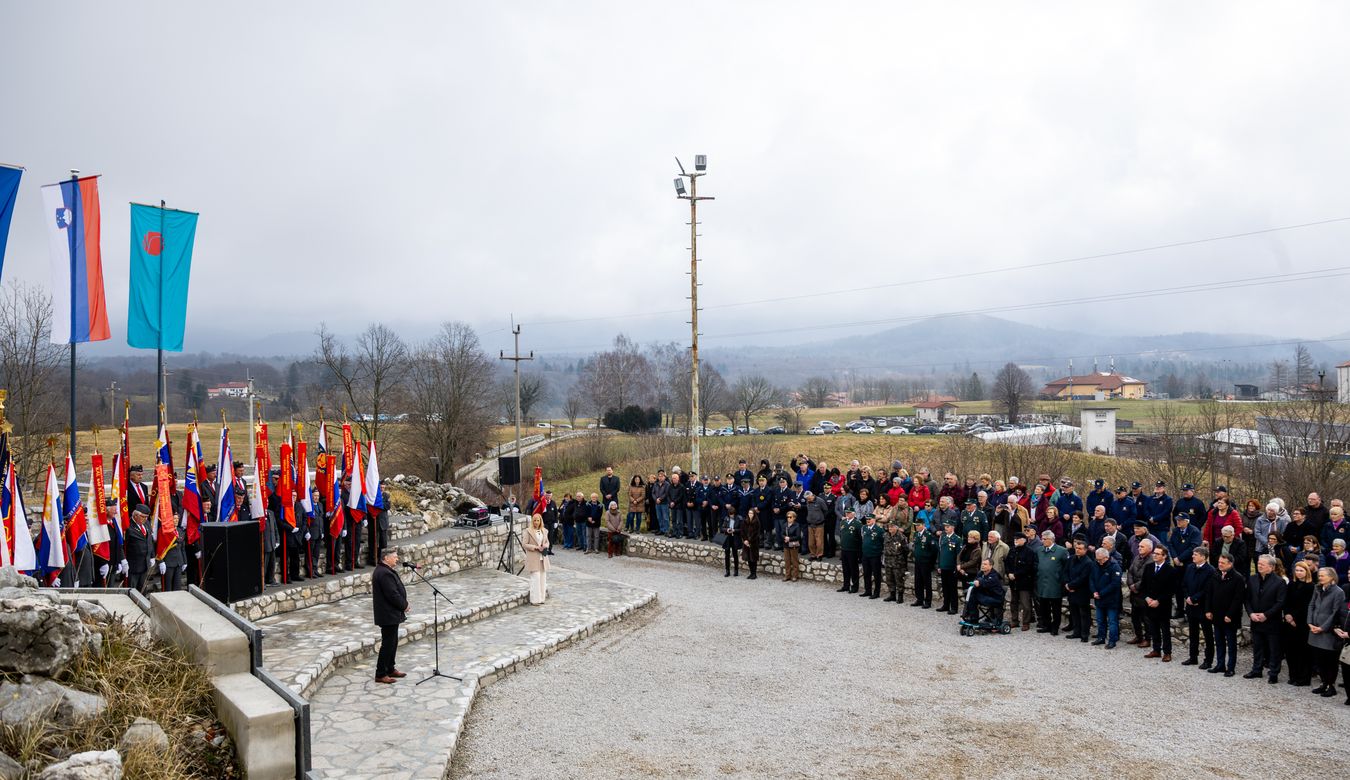 Zbrani na slavnostnem odprtju