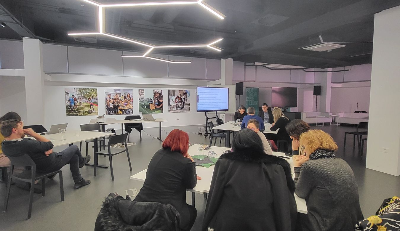 Fotografija s posveta.