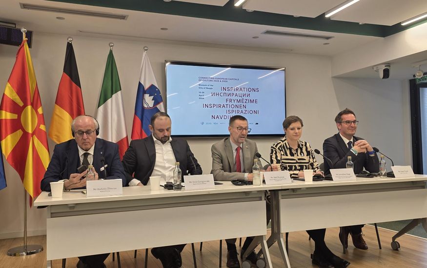 Na novinarski konferenci v Skopju