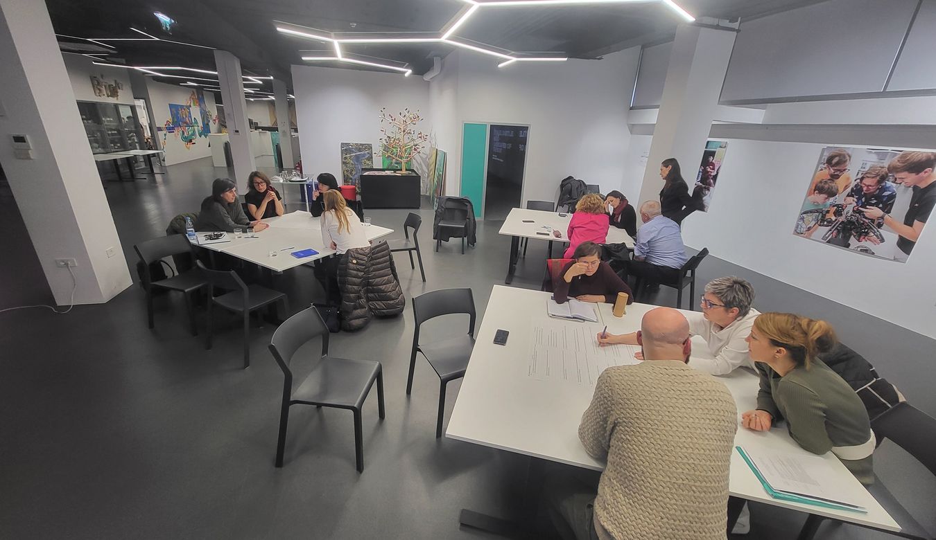 Fotografija s posveta.